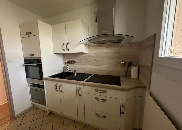 Le Saurupt Avec Parking Apartament